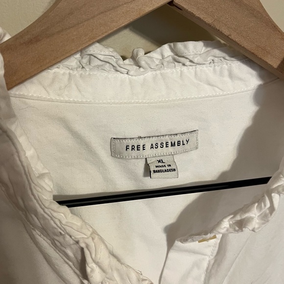 Free Assembly Ruffle Collar Button Up - Picture 5 of 7